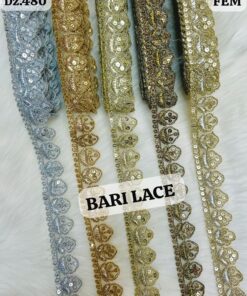 Regal Heart-Crest Scalloped Border